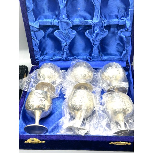 552 - Cased set of small scales and cased goblets