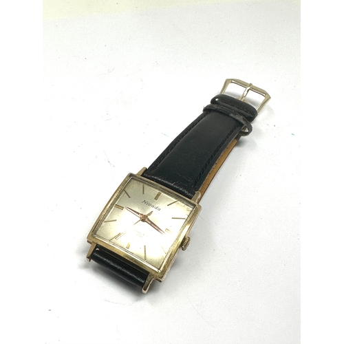 501 - Vintage 9ct gold Nivada gents wristwatch the watch is ticking