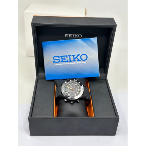 471 - Boxed Seiko prospex limited edition divers 200m v175-0ad0 quartz gents wristwatch the watch is ticki... 