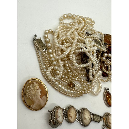 534 - Vintage costume jewellery to include pearl necklaces, tie clip, cameos etc