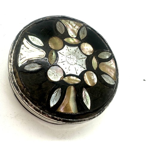 529 - Antique Georgian pill box in unmarked silver with mother of pearl decoration