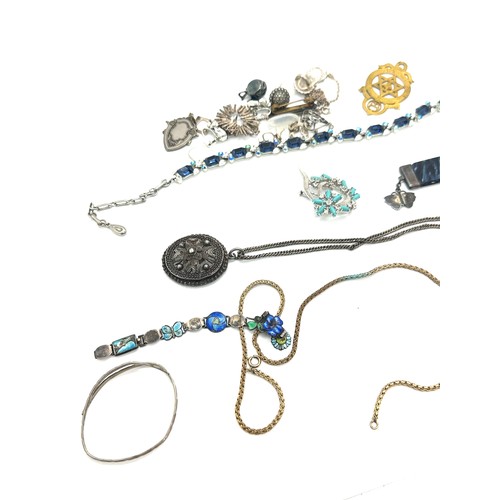 544 - Vintage costume jewellery to include silver and enamel butterfly, loose moonstones etc