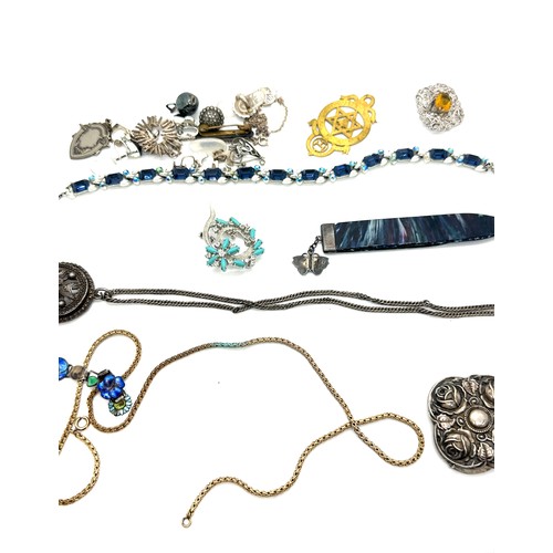 544 - Vintage costume jewellery to include silver and enamel butterfly, loose moonstones etc