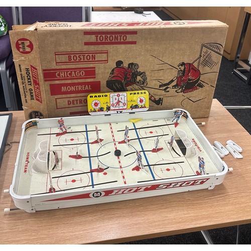 217 - Vintage Monro Hot Shot Hockey Game - complete