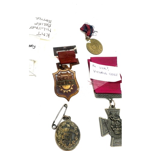 415 - Selection of replica medals includes Victorian cross, WW1 medals etc