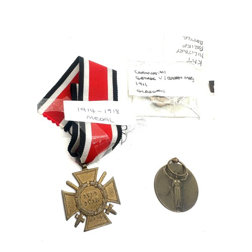 415 - Selection of replica medals includes Victorian cross, WW1 medals etc