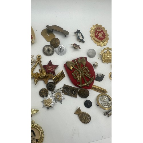 416 - Large selection of assorted cap badges etc