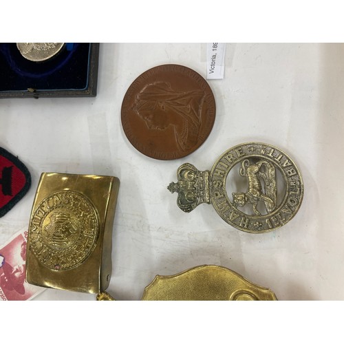 410 - Selection of collectables includes belt buckle, medal etc