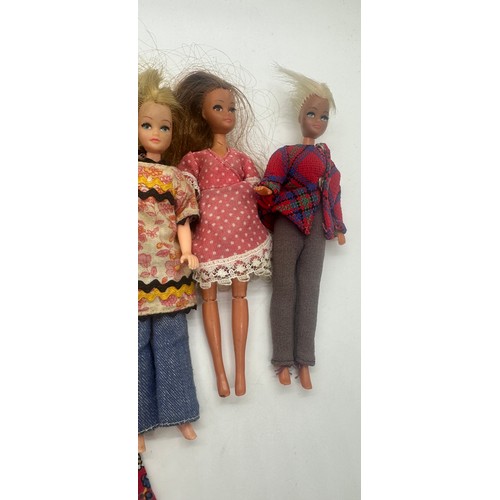 459 - Selection of vintage Pippa dolls