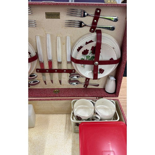 154 - Brexton porcelain picnic set - complete