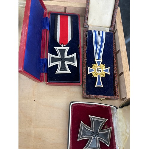 405 - Selection of reproduction medals