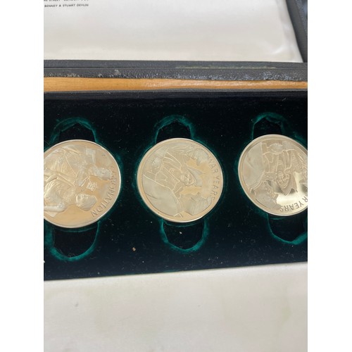 390 - Cased Medallioners coin set