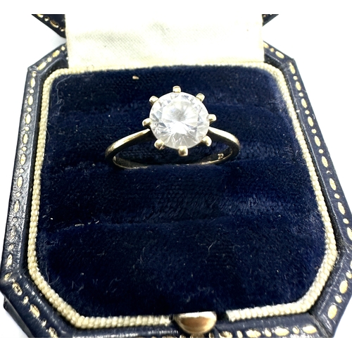24 - 9ct gold white gemstone ring weight 2g