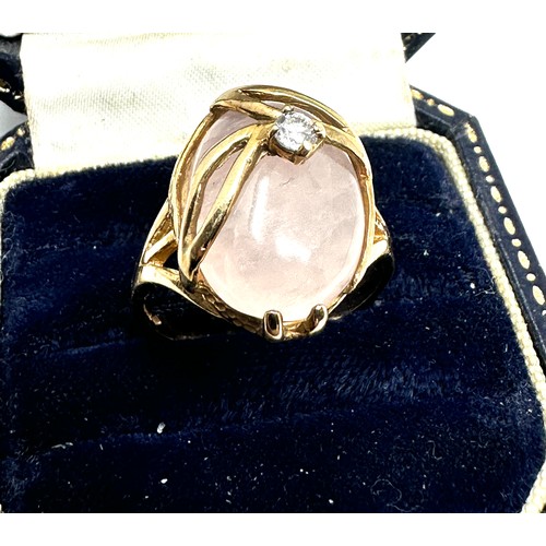 55 - 9ct gold rose quartz and white gemstone ring weight 5.7g