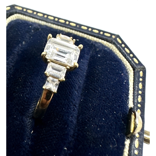 66 - 9ct gold white stone ring weight 2g