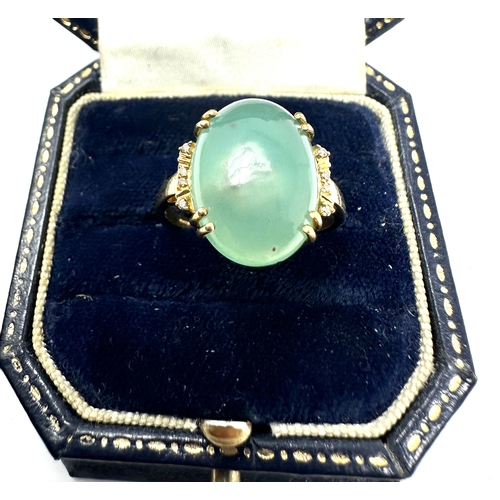 73 - 9ct gold jadeite ring weight 3.9g