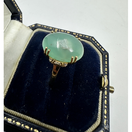 73 - 9ct gold jadeite ring weight 3.9g