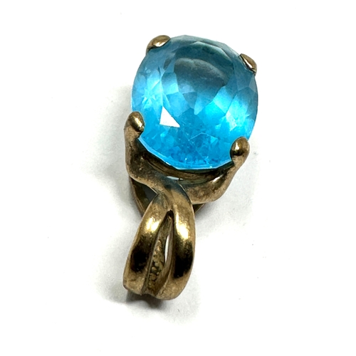 76 - 9ct gold blue topaz pendant weight 3g