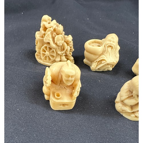 589 - Five carved Chinese netsuke's