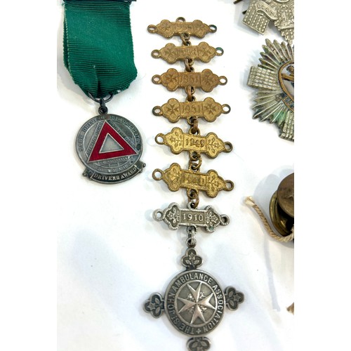 413 - Selection of military and ambulance services badges etc