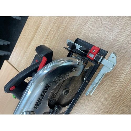 236 - Skilsaw 5366 1350watt 6mm, working order