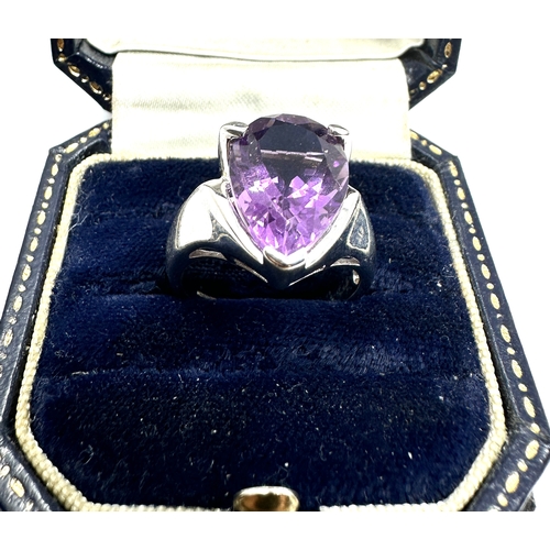 84 - 9ct white gold amethyst ring weight 5.5g