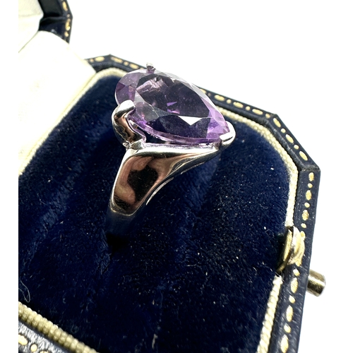 84 - 9ct white gold amethyst ring weight 5.5g