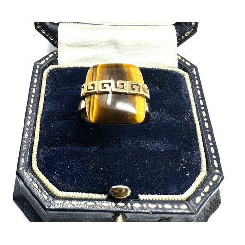 85 - 9ct gold tigers eye  ring weight 4.3g