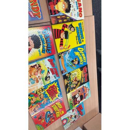 239 - Selection of hardback vintage Beano annuals