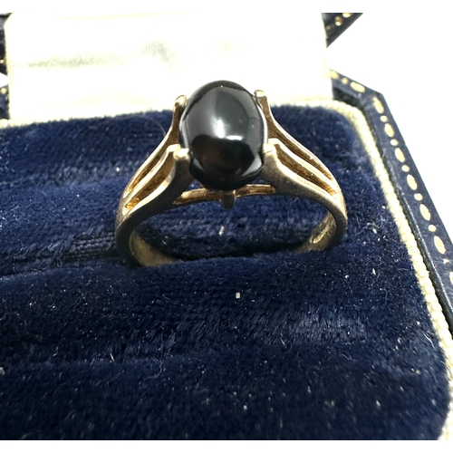 96 - 9ct gold black stone ring weight 2,5g