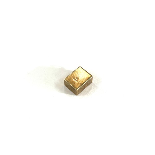 471 - 9ct gold vintage 10 pound note charm, overall weight 2.5g