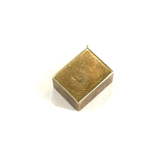 471 - 9ct gold vintage 10 pound note charm, overall weight 2.5g