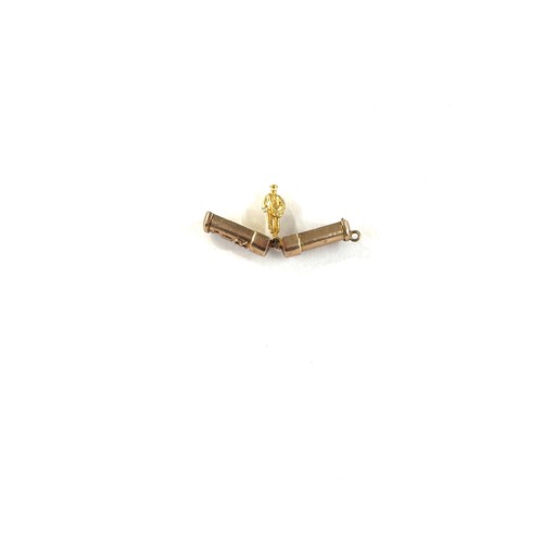 481 - Hallmarked 9ct gold ER post box charm, hinged to reveal a postman inside total weight 2.8g