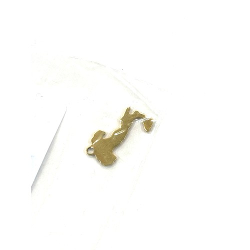 465 - Unmarked /tested  18ct gold Italy island charm, total approximate weight 1.6g