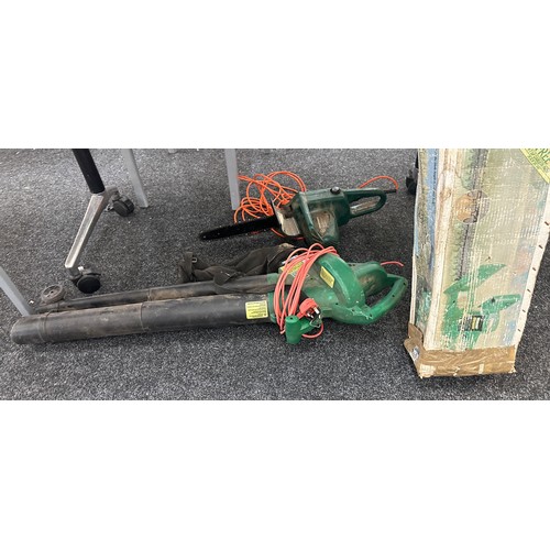 317 - Hedge cutter, chainsaw and leaf blower - all untested