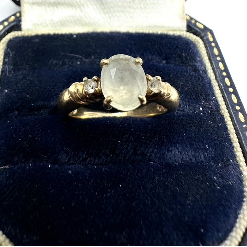 102 - 9ct  gold white gemstone ring weight 2.7g