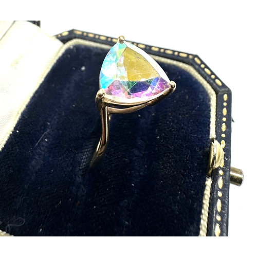 105 - 9ct gold mystic quartz ring weight 3.2g