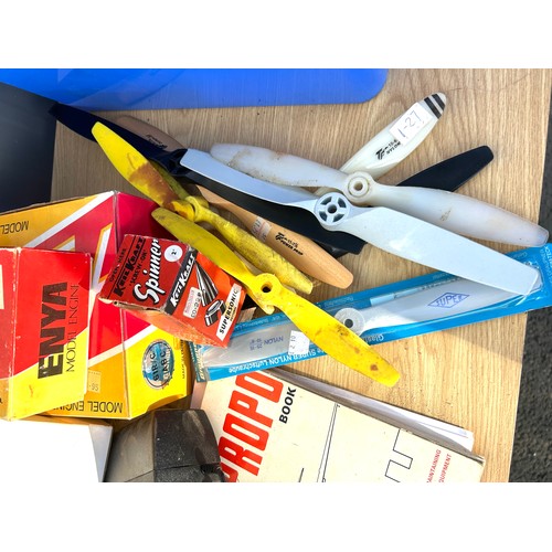 224 - Airplane starting kit and accessories