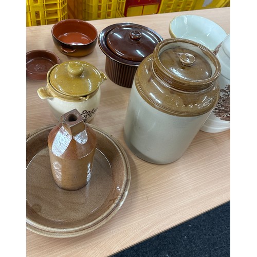 250 - Selection of pottery items to include Stoneware, wine barrel etc