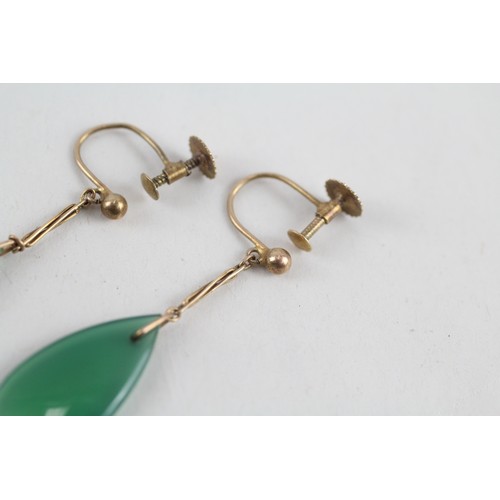 153 - 9ct gold Art Deco chrysoprase teardrop screwback earrings (2.3g)