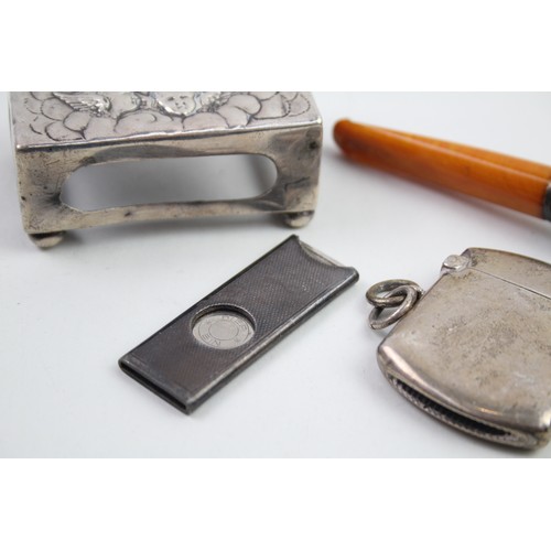 362 - 4 x .925 sterling tobacciana inc vesta, banded pipe, cigar cutter etc