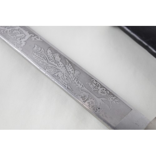 588 - Scottish Military Dirk - Etched Blade - Kings Crown On Pommel