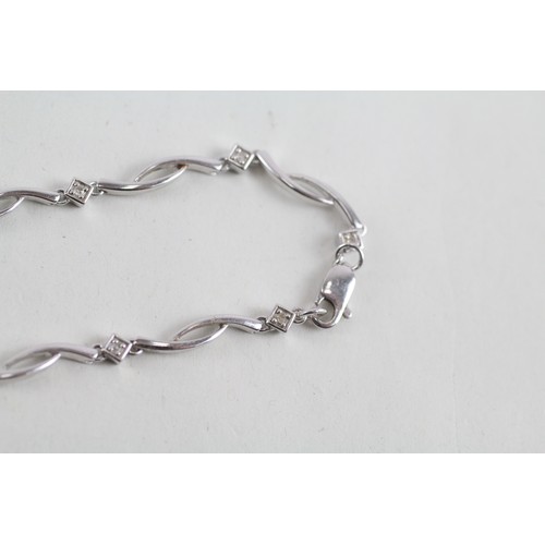 188 - 9ct white gold diamond set bracelet (3.3g)