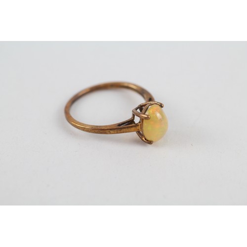 189 - 9ct gold treated opal solitaire ring (1.6g)