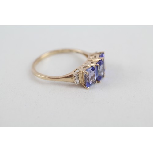 219 - 9ct gold tanzanite & diamond three stone ring (2.3g) ring size Q