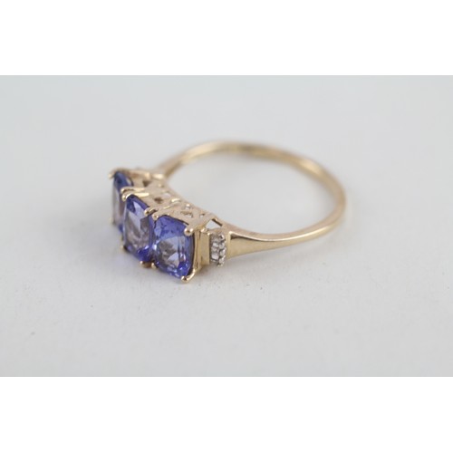 219 - 9ct gold tanzanite & diamond three stone ring (2.3g) ring size Q