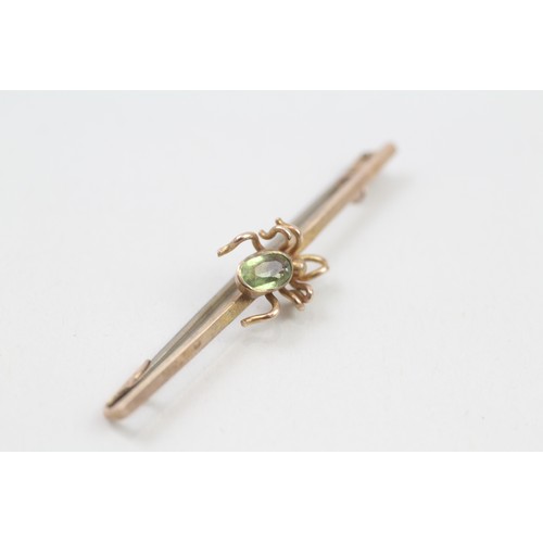 226 - 9ct gold green paste spider bar brooch (2g)