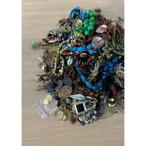 536 - Large selection of costume jewellery to include necklaces, beads etc