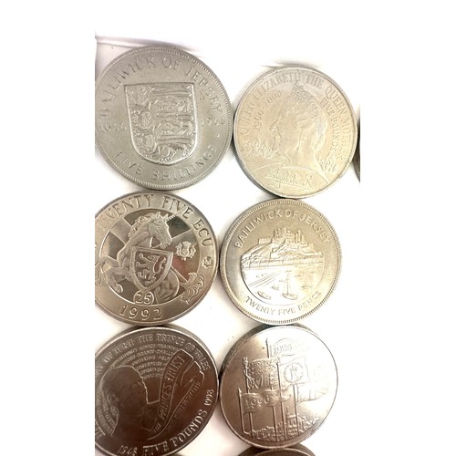 382 - Selection of assorted coins include 5 pound coins, 25 pence and 5 shillings