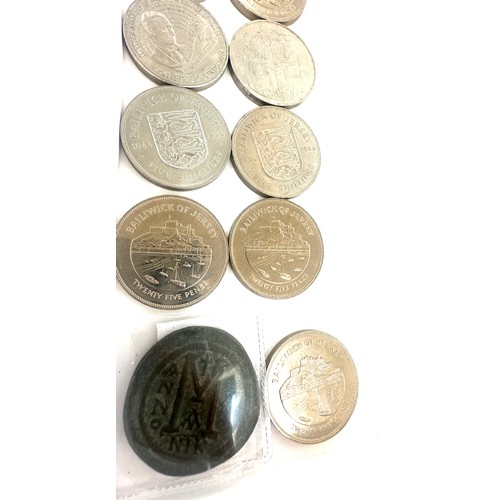 382 - Selection of assorted coins include 5 pound coins, 25 pence and 5 shillings